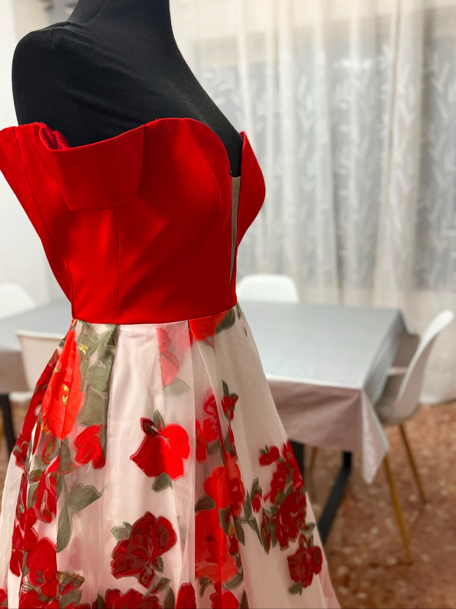 Vestido de X & M Collection con flores 3D – photo 4